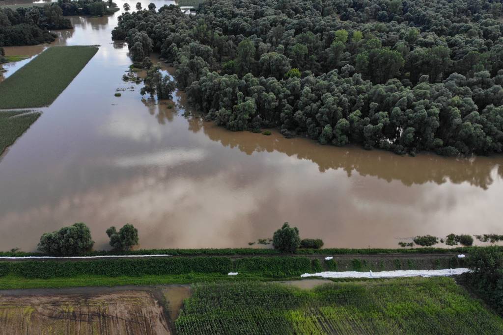 VIDEO, FOTO: To je večina razsežnosti visoke vode reke Mure na območju Lendave VIDEO, FOTO: To je večina razsežnosti visoke vode reke Mure na območju Lendave