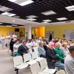 FOTO: V avli Gledališke in koncertne dvorane predstavili knjigo z naslovom “120 let nogometa v Lendavi” FOTO: V regijski bolnišnici odprli specializirano prodajalno ter prevzeli novo električno vozilo za paliativno oskrbo