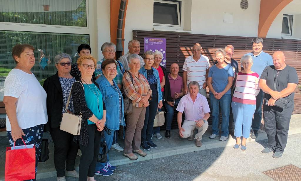 Obisk članov Društva upokojencev Lendava v Domu starejših v Lendavi Obisk članov Društva upokojencev Lendava v Domu starejših v Lendavi