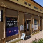 Na Dvojezični sredni šoli v Lendavi so se razveselili nove pridobitve, robotske roke 17 let lendavskega prevajalskega podjetja Preteks