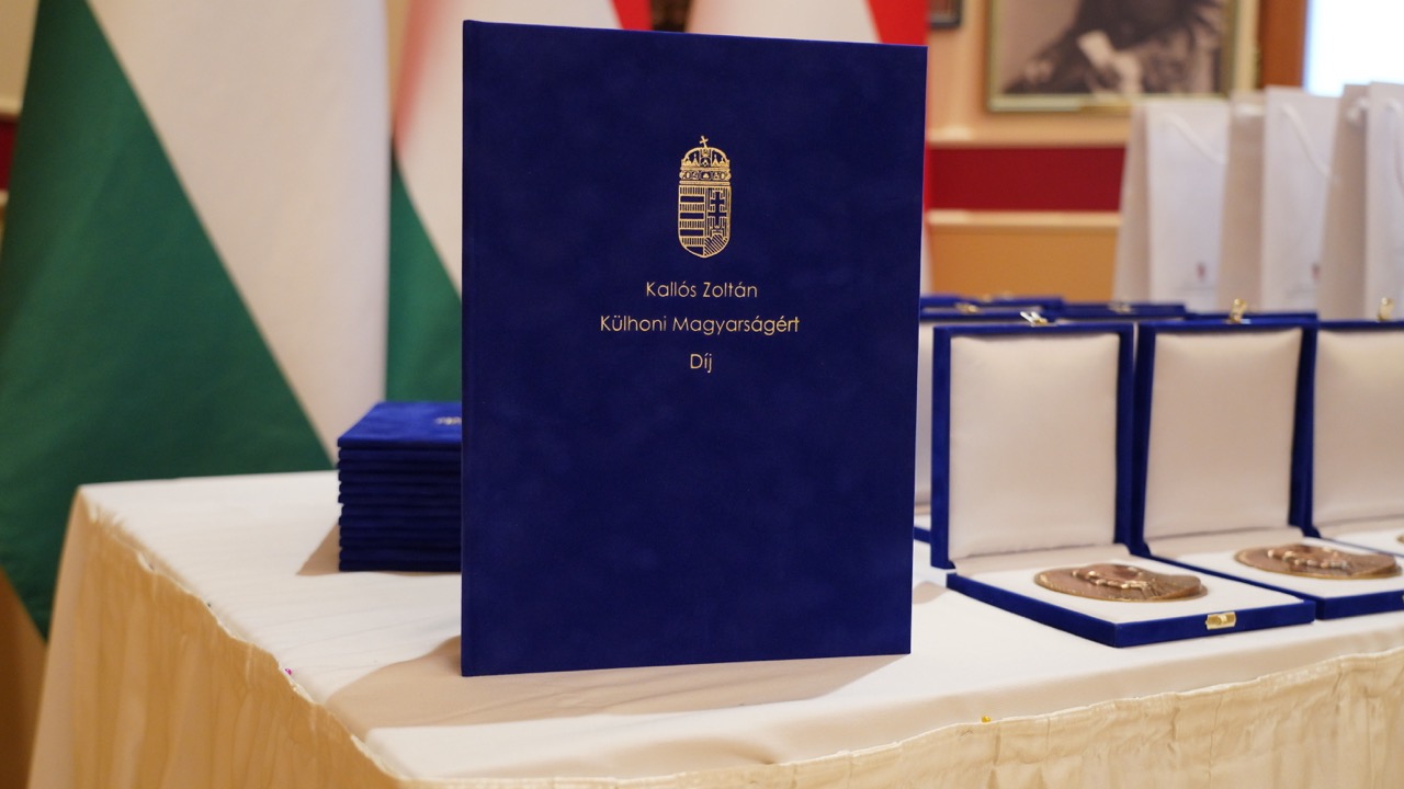 Zavodu za kulturo madžarske narodnosti nagrada za zamejske Madžare Kallós Zoltán