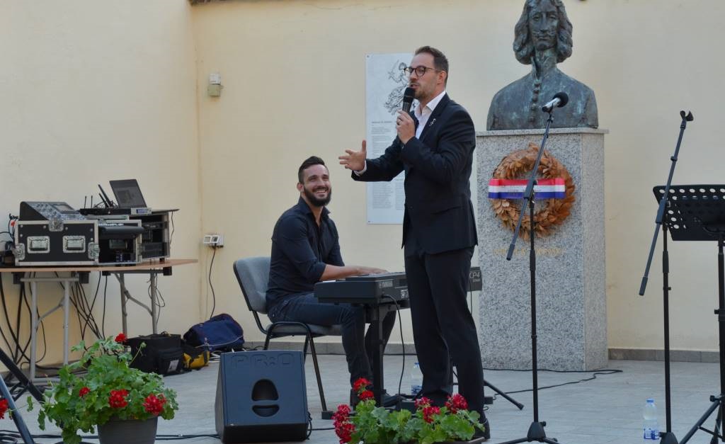 FOTO: Koncert za dušo na dvorišču hrvaškega kulturnega doma Zrinski Lendava