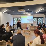 FOTO: Osem zadetkov v mreži Dolgovaščanov V projektu, v katerem sodeluje tudi Ljudska univerza Lendava, izpostavljajo navdihujoče zgodbe uspešnih Romov in Rominj
