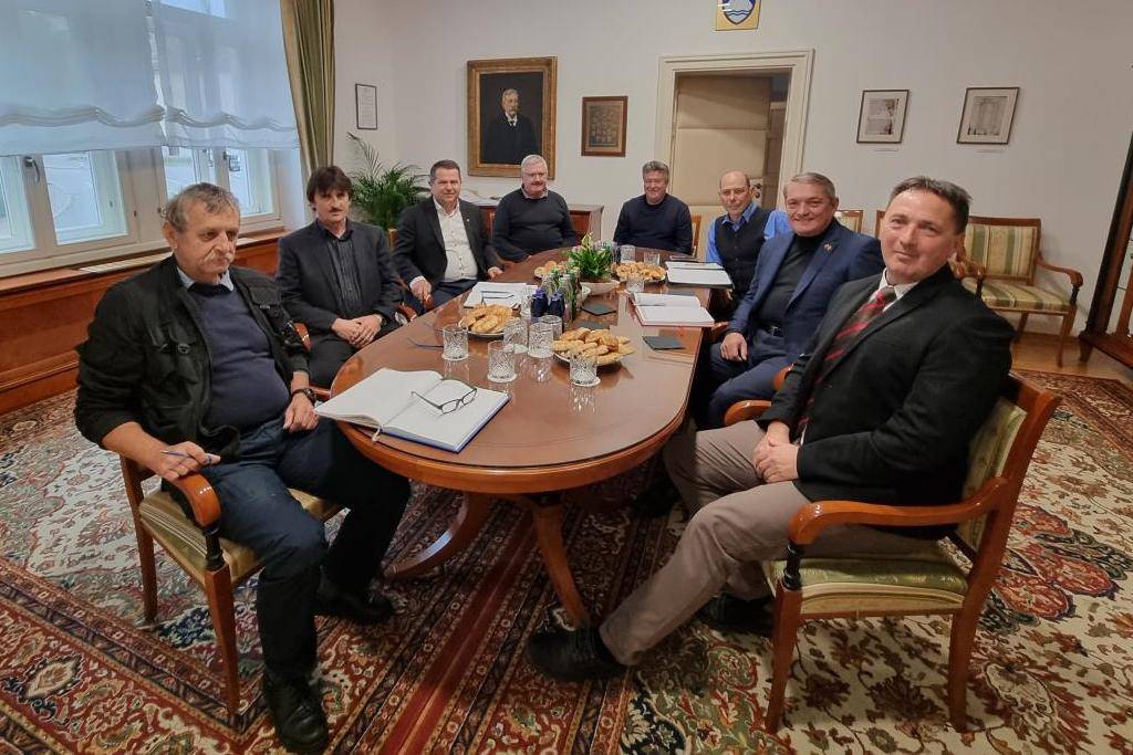 V Lendavi sta se mudila predsednik in poveljnik GZS, za tem sta se odpravila v Mursko Soboto V Lendavi sta se mudila predsednik in poveljnik GZS, za tem sta se odpravila v Mursko Soboto