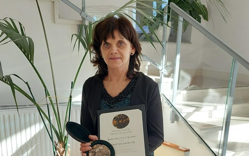 Porabski slovenki Illoni Bartakovič madžarska državna nagrada za ohranjanje slovenske kulture in jezika Porabski slovenki Illoni Bartakovič madžarska državna nagrada za ohranjanje slovenske kulture in jezika