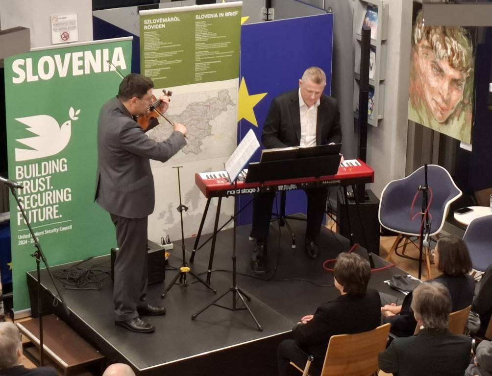 FOTO: Budimpešta: Ob slovenskem kulturnem prazniku za program poskrbeli Lendavčani
