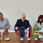 Preventivna akcija Hitrost: Pomurski policisti obravnavali 265 prekoračitev hitrosti V Križevcih podpisali gradbeno pogodbo za rekonstrukcijo in dozidavo telovadnice pri tamkajšnji osnovni šoli