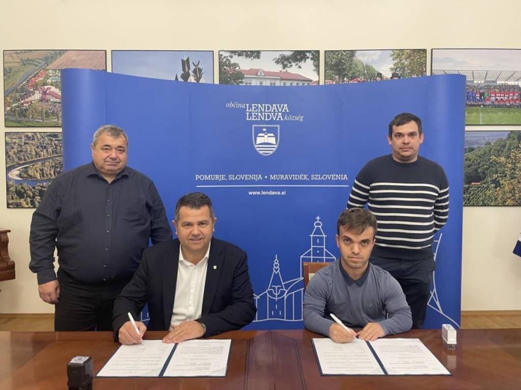 Včeraj je bila podpisana pogodba za izgradnjo poslovilne vežice v Lakošu