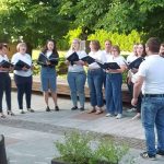 VIDEO, FOTO: Koncert popularnih popevk na terasi kavarne Mistika