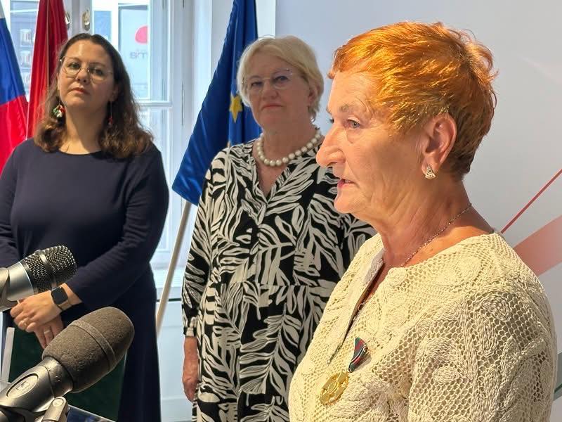 Lili Kepe Kocon, dobitnica madžarskega državnega odlikovanja Lili Kepe Kocon, dobitnica madžarskega državnega odlikovanja