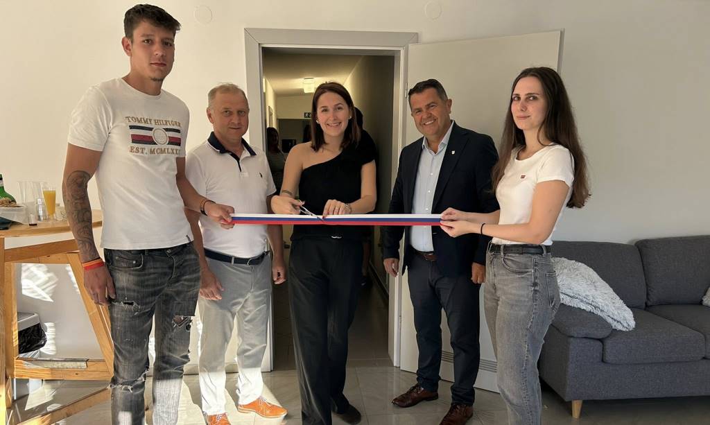 FOTO: Društvo mladih Hotiza s prenovljenimi in na novo opremljenimi prostori FOTO: Društvo mladih Hotiza s prenovljenimi in na novo opremljenimi prostori