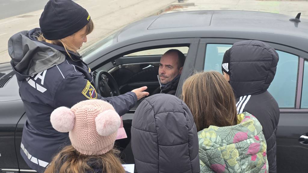 FOTO: Martinova ulična akcija v središču Lendave ob sodelovanju osnovnošolcev