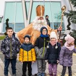 FOTO: Miklavž obdaril otroke pri stolpu Vinarium