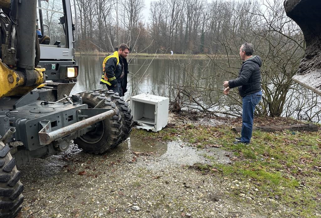FOTO: Banuta: Najdeni dokumenti in trezor, odtujeni v trgovini v Republiki Avstriji FOTO: Banuta: Najdeni dokumenti in trezor, odtujeni v trgovini v Republiki Avstriji