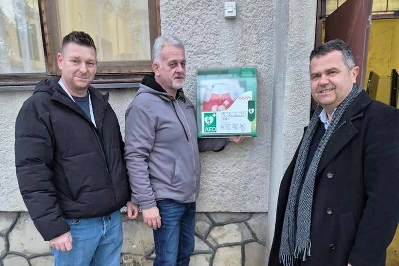Občina Lendava razširila mrežo defibrilatorjev