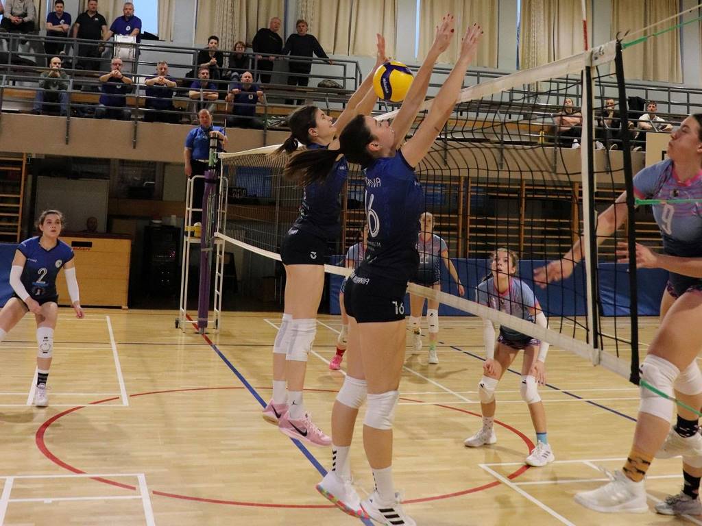 FOTO: Pustno-valentinova zmaga lendavskih odbojkaric