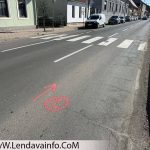Huda prometna nesreča: Voznik osebnega avtomobila v Lendavi zbil pešca, ta hudo poškodovan
