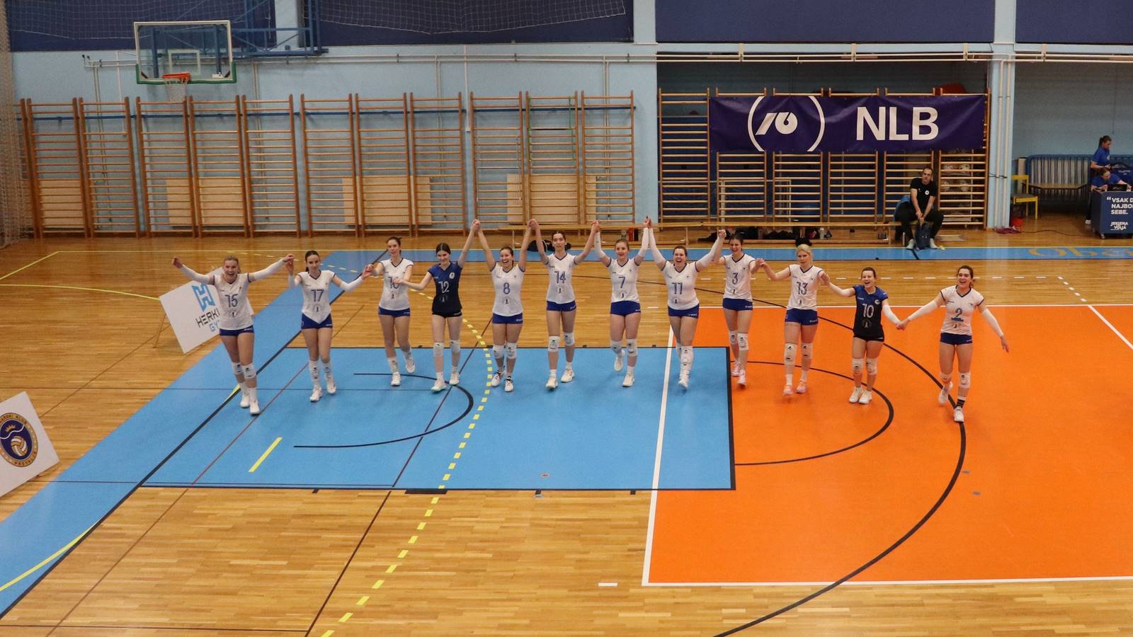 FOTO: Odbojka: Lendavčanke povozile še Prevaljčanke in se tako resno vzpenjajo proti vrhu lestvice