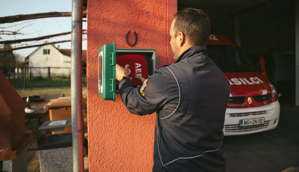 PGD Spodnje Krapje in Gornji Petrovci uspela na razpisu Društva prvih posredovalcev in prejela napravo AED