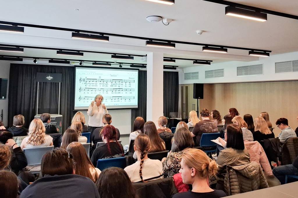 Glasbena vzgoja za najmlajše: V Lendavi uspešno izveden prvi del strokovnega seminarja