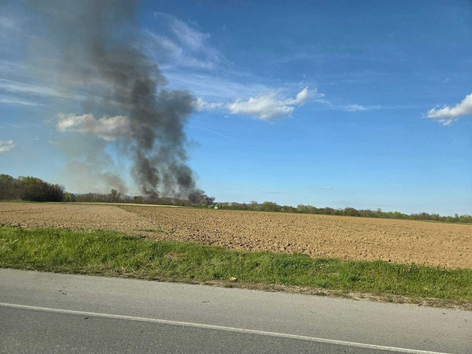 Zasuli ste nas s fotografijami: Preverili smo, kaj se dogaja takoj čez mejo