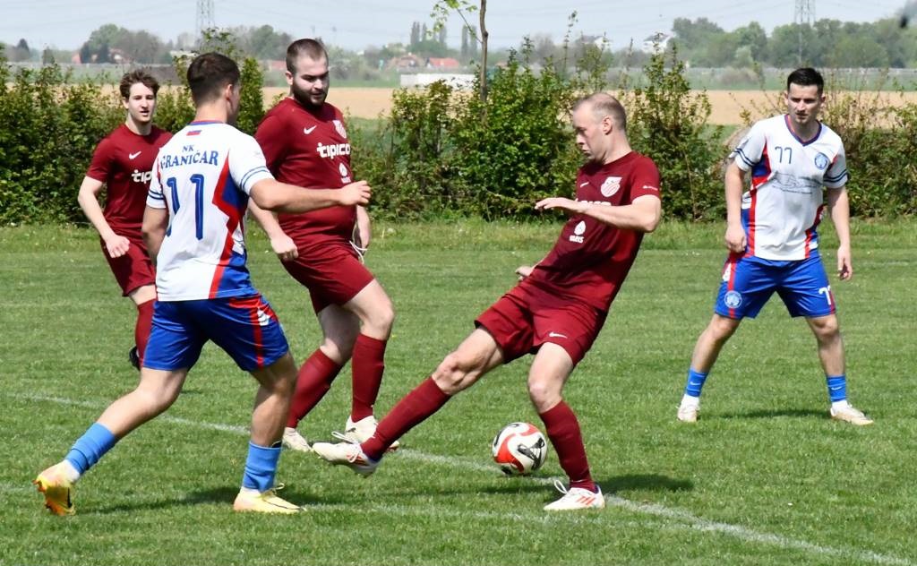 FOTO: Čentiba v Pince Marofu do zmage v napeti končnici