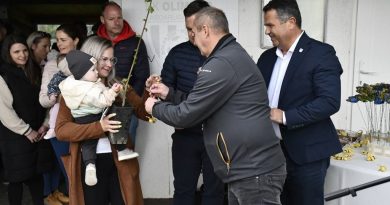 FOTO: Ob dnevu Zemlje v Lendavi zasadili medovita drevesa za novorojence