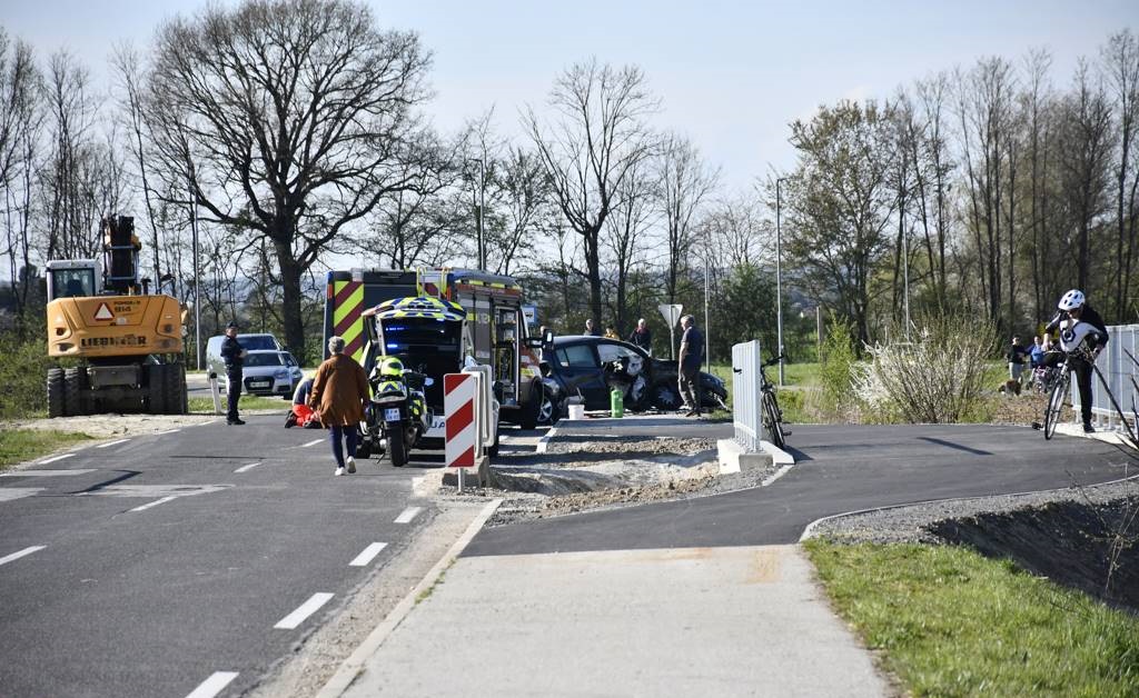 FOTO: Močno počilo v Mostju, dve osebi v bolnišnici