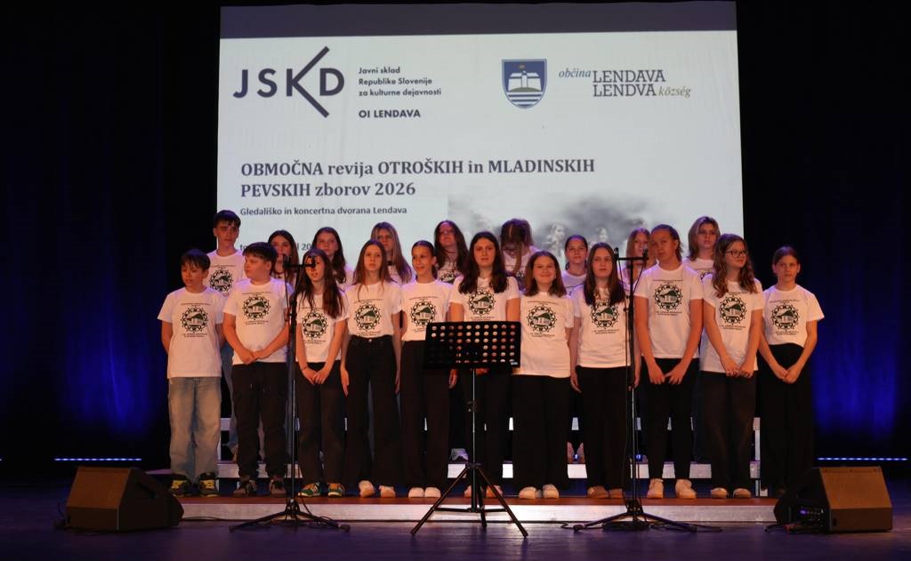 FOTO: Območna revija otroških in mladinskih pevskih zborov