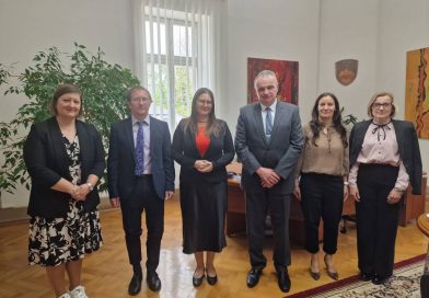 Ministrica Andreja Kokalj v Lendavi: Sodišče ostaja, poudarek na dvojezičnosti in dostopnosti