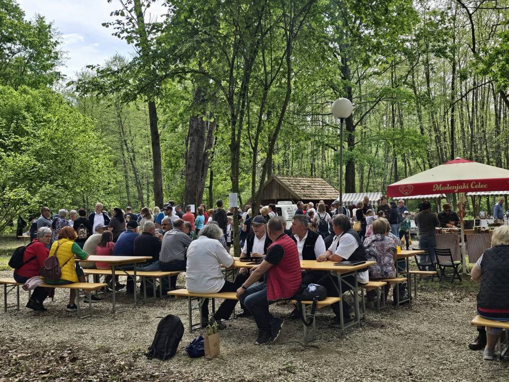FOTO: 2. brezmejni sejem v Parku prijateljstva med naseljema Žitkovci in Bödeháza