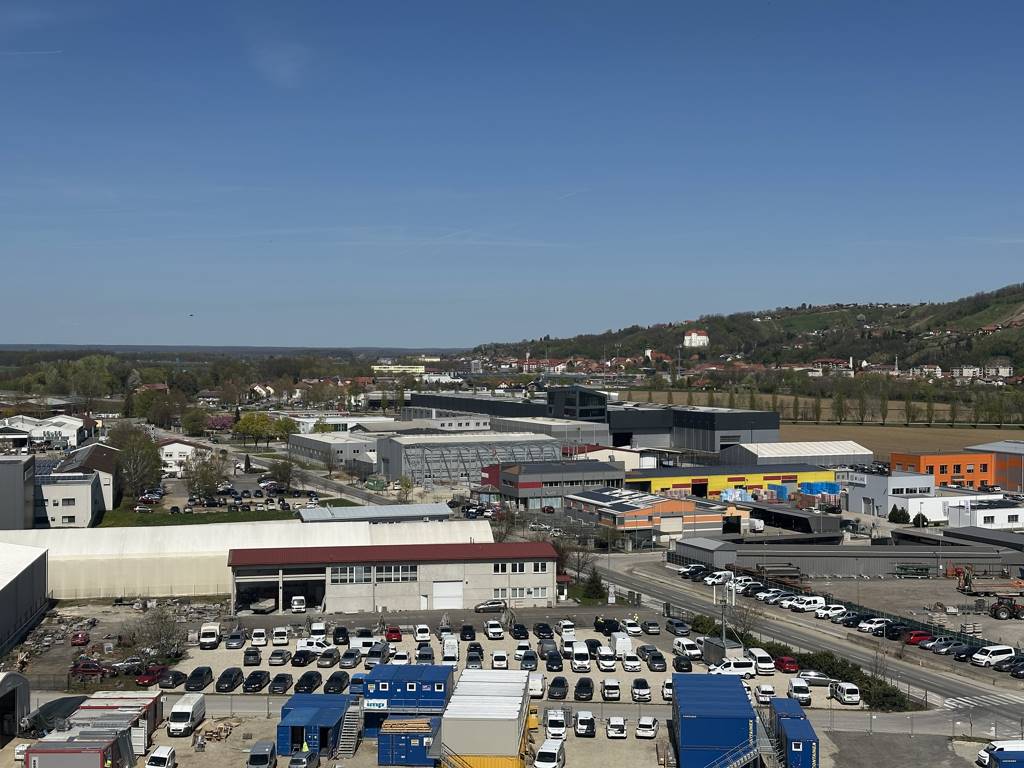 Pomursko gospodarstvo raste, a dobički padajo: Regija ostaja močno izvozno usmerjena Pomursko gospodarstvo raste, a dobički padajo: Regija ostaja močno izvozno usmerjena