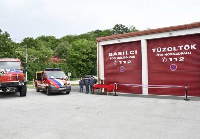 FOTO: V Dolgi vasi tudi uradno prevzeli gasilski vozili ter garažo