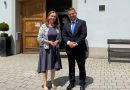 FOTO: Župan Janez Magyar gostil izvršno sekretarko Mednarodne zveze za spomin na holokavst