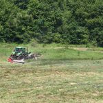 Občina Lendava podpisala pogodbo za rekonstrukcijo ceste v Gaberju Košnja travnikov kot pomemben korak k obnovi vrstno pestrih habitatov na Goričkem