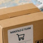 Za nakupe iz spletnih trgovin zunaj EU še dodatna pristojbina: Dva evra za vsak izdelek Za nakupe iz spletnih trgovin zunaj EU še dodatna pristojbina: Dva evra za vsak izdelek