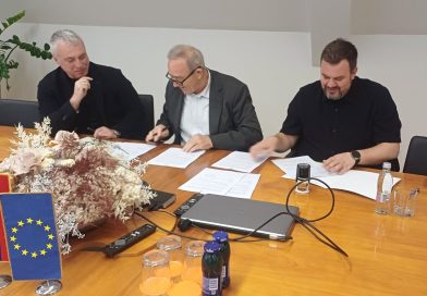 Podpisani pogodbi za gradnjo prizidka k Osnovni šoli Bogojina