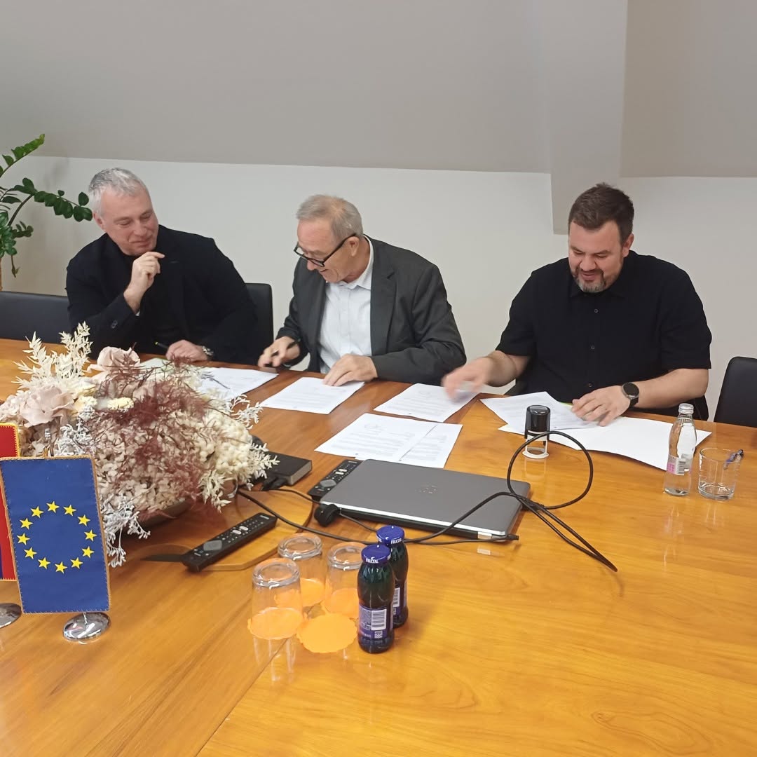 Podpisani pogodbi za gradnjo prizidka k Osnovni šoli Bogojina