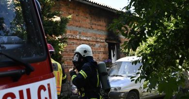 FOTO: V požaru v Veliki Polani, neuradno, ena oseba izgubila življenje FOTO: V požaru v Veliki Polani, neuradno, ena oseba izgubila življenje