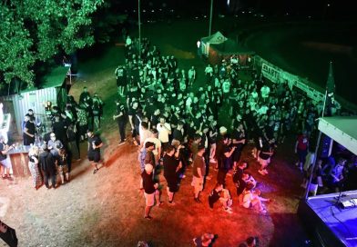 VIDEO, FOTO: Tepih na paleti: Glasbena skupina Alo stari je upravičila svoj sloves in v Petišovcih razgrela publiko