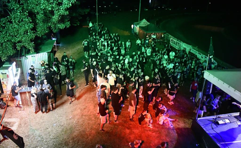 VIDEO, FOTO: Tepih na paleti: Glasbena skupina Alo stari je upravičila svoj sloves in v Petišovcih razgrela publiko