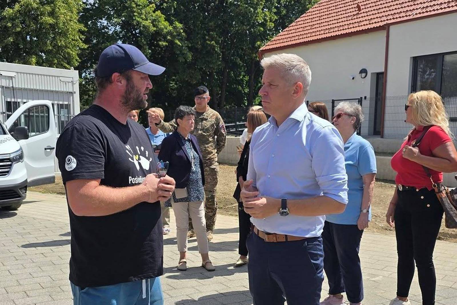 Študentska delovna brigada znova združila mlade v Kobilju, obiskal jih je tudi obrambni minister