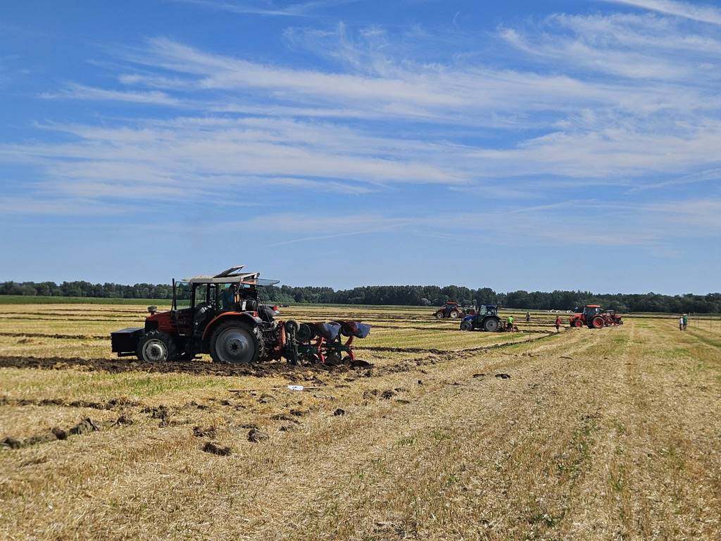 FOTO: V Zgornjem Krapju potekalo regijsko tekmovanje oračev Pomurja