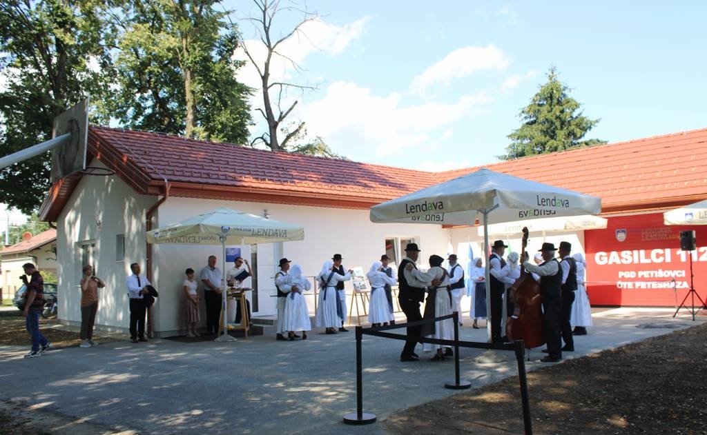 FOTO: Anino srečanje v Petišovcih ter odprtje prenovljenega vaškega doma v Ulici 22. junija