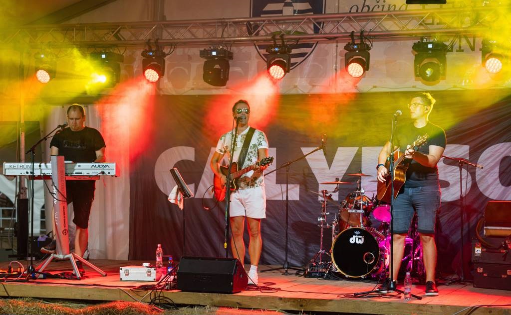 FOTO: Glasbena skupina Calypso zabavala na prvem večeru Ribiških dni na Hotizi