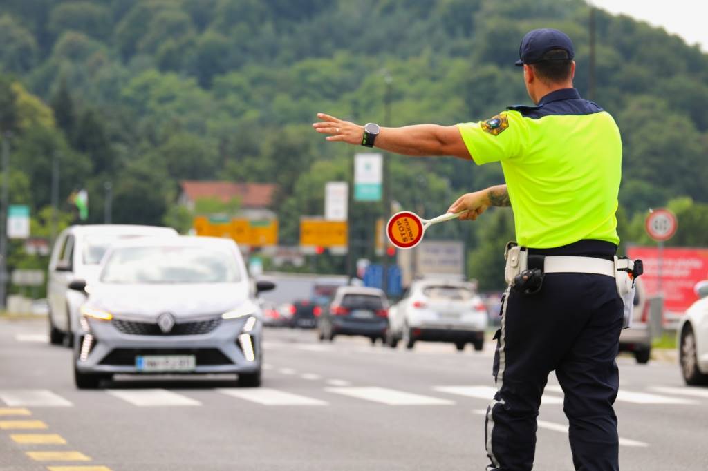 Policija začela kampanjo #častnaprometna: Julij je eden najbolj nevarnih mesecev na slovenskih cestah