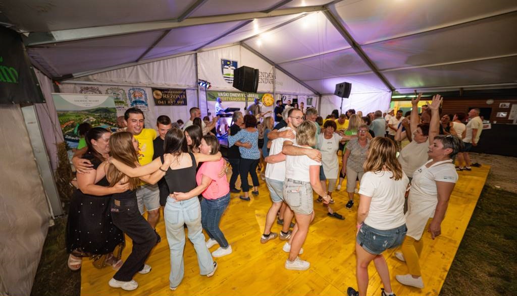 FOTO: Skupina Zlata žila poskrbela za noro zabavo v Gaberju