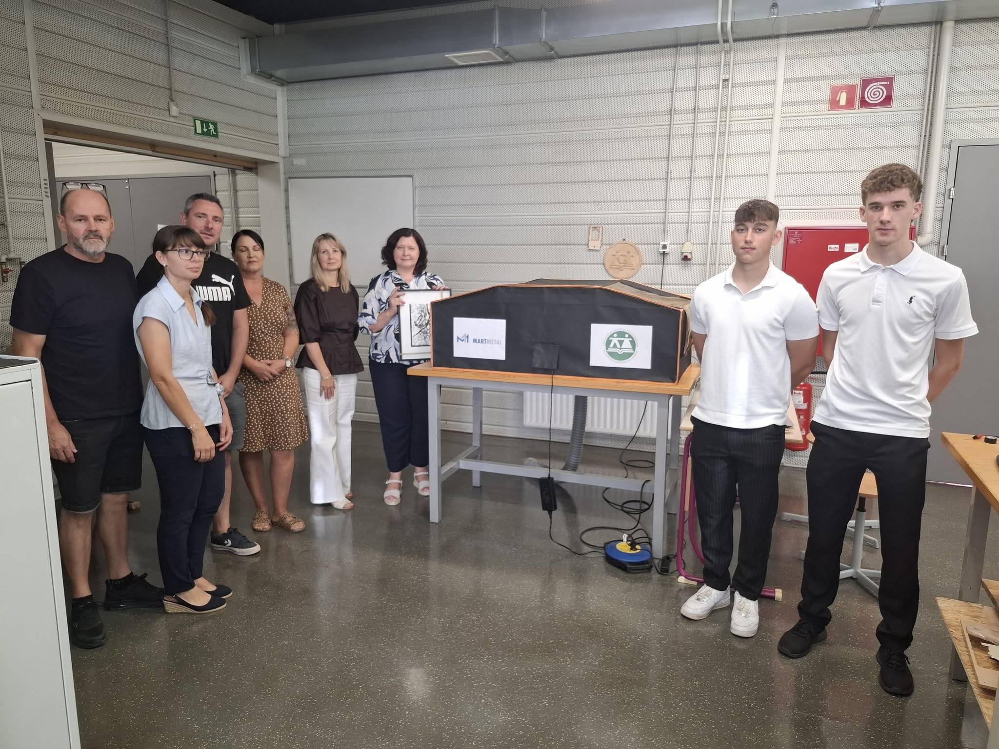 FOTO: Dijaki Dvojezične srednje šole Lendava izdelali laserski gravirnik za VDC Murska Sobota