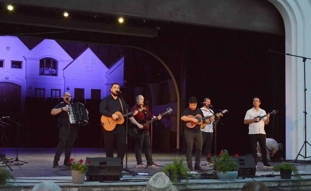 FOTO: Hrvaški etno večer popestril dogajanje na letnem odru Gledališke in koncertne dvorane Lendava
