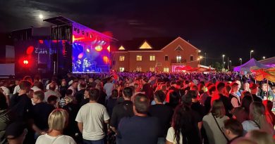 FOTO: Zlata žila in Prljavo kazalište na večernem delu 47. prireditve Lendavska trgatev FOTO: Zlata žila in Prljavo kazalište na večernem delu 47. prireditve Lendavska trgatev